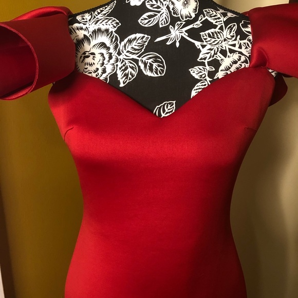 Red Formal Dress with Back detail and Billow Sleeves. Perfect for the New Year😉 - Picture 10 of 10